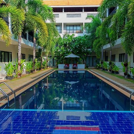 New Riverside Hotel Siem Reap Exteriör bild