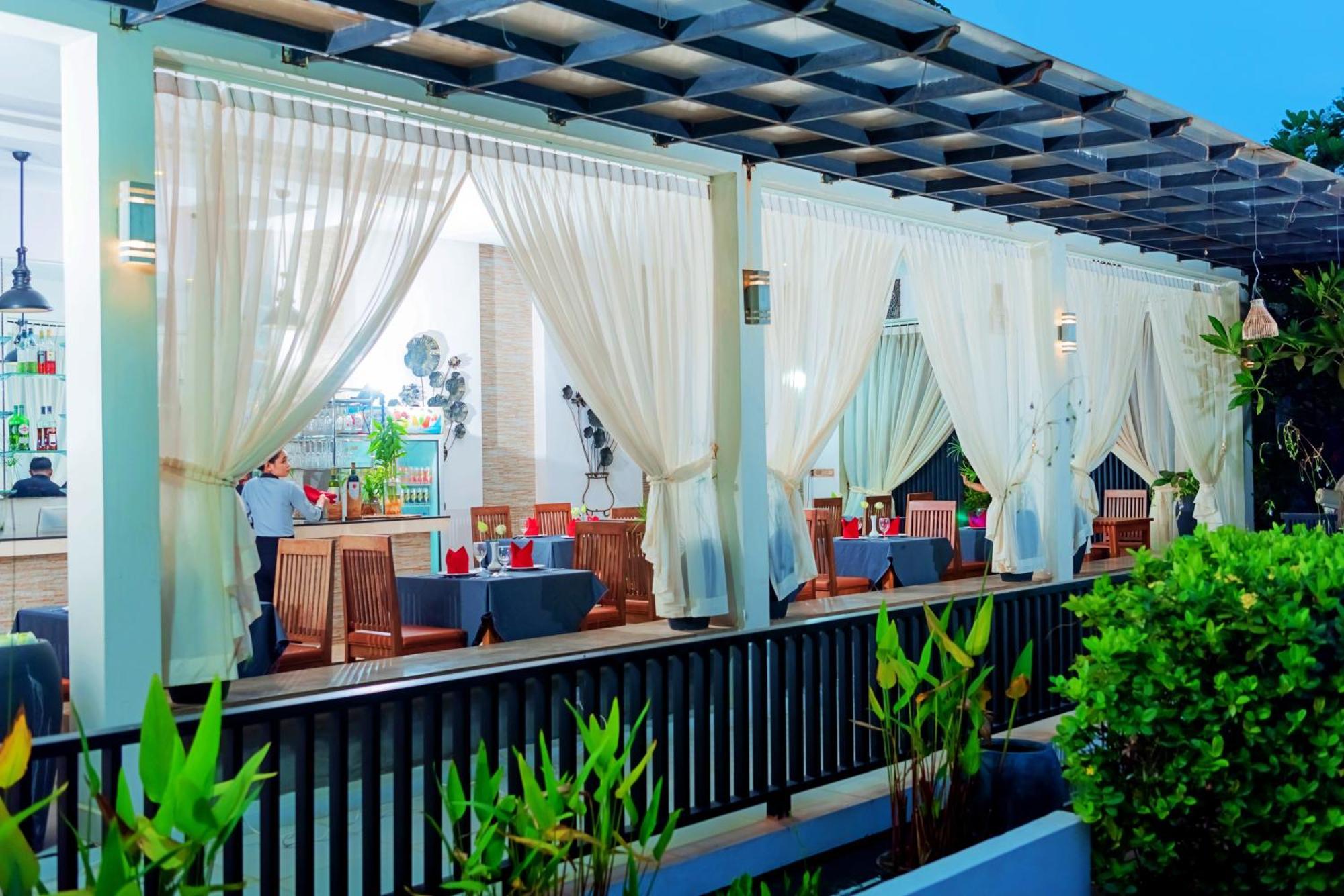 New Riverside Hotel Siem Reap Exteriör bild