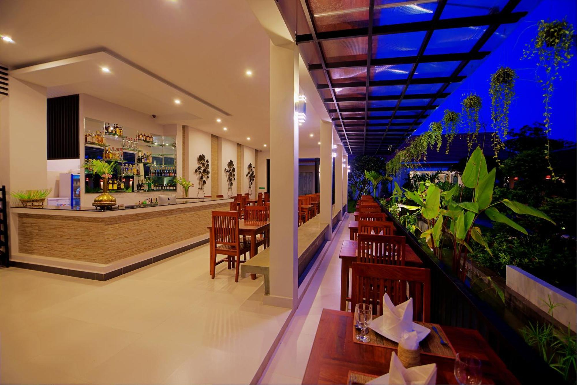 New Riverside Hotel Siem Reap Exteriör bild