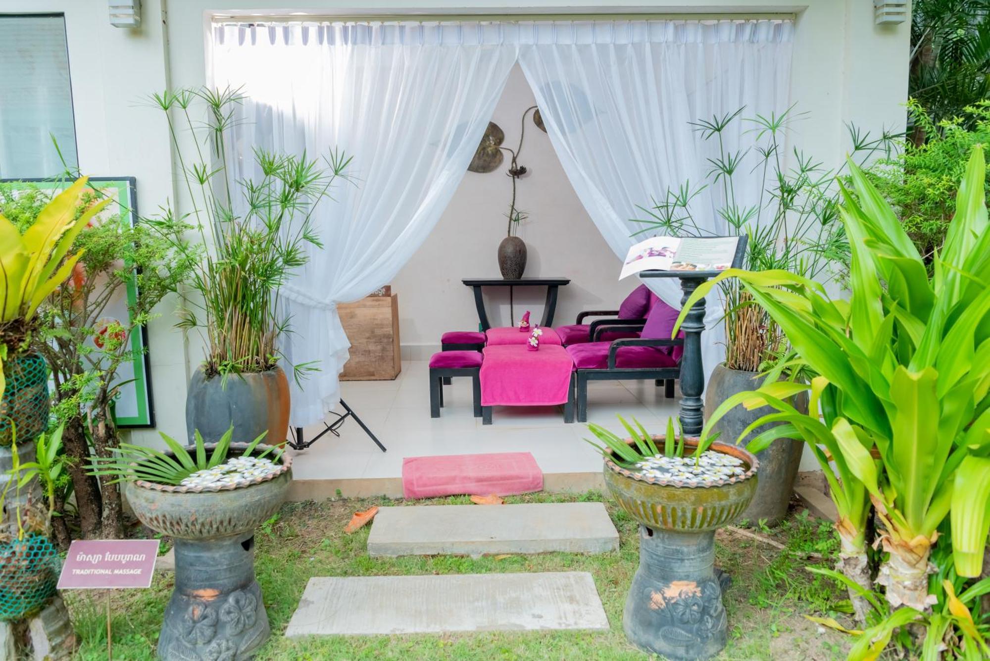 New Riverside Hotel Siem Reap Exteriör bild